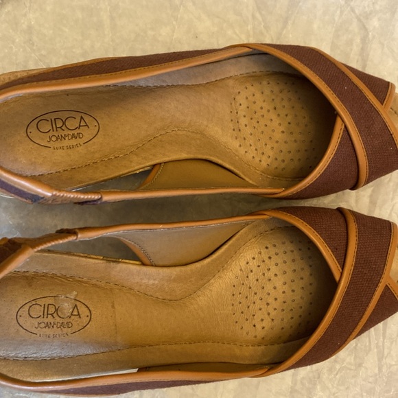 CIRCA JOAN & DAVID Sling Back Wedge Heels Luxe Series. Brown and Tan. Size 7. - Picture 3 of 10